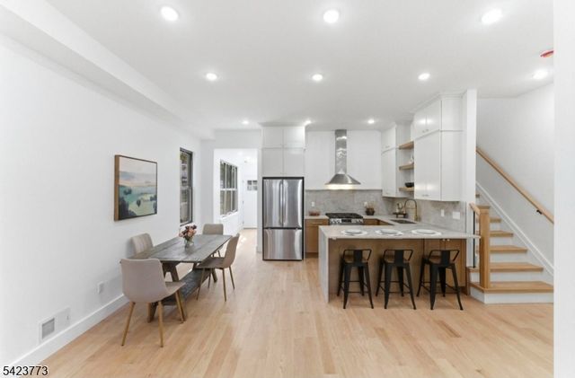 113 Oak St, Jersey City, NJ 07304