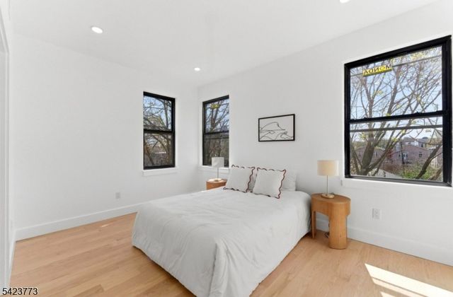 113 Oak St, Jersey City, NJ 07304