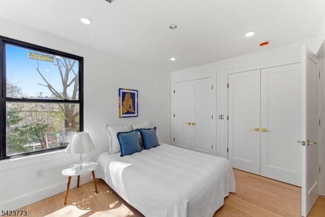 113 Oak St, Jersey City, NJ 07304