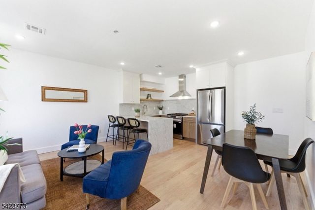 113 Oak St, Jersey City, NJ 07304