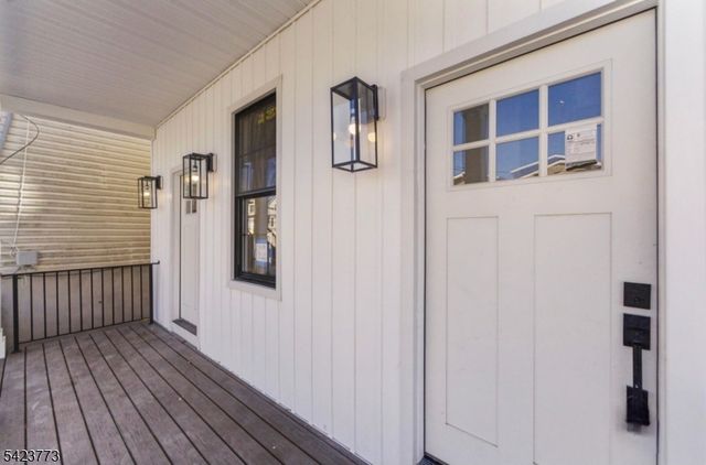 113 Oak St, Jersey City, NJ 07304