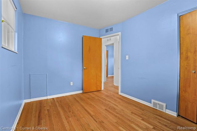 15435 Bainbridge Street, Livonia, MI 48154