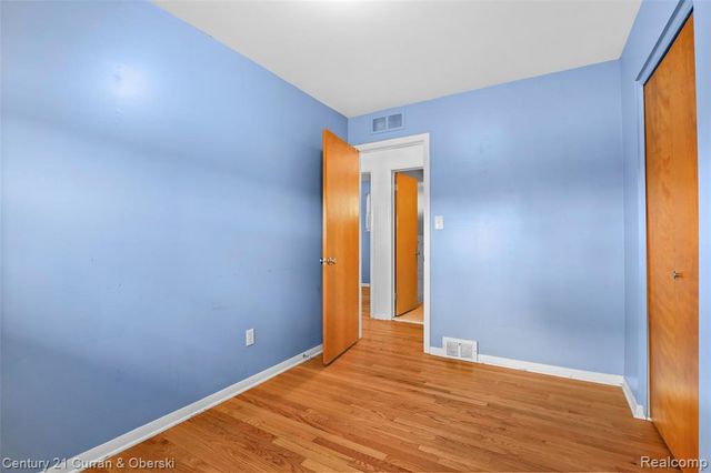 15435 Bainbridge Street, Livonia, MI 48154