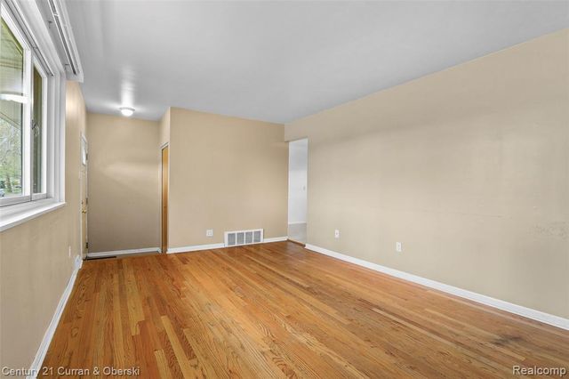 15435 Bainbridge Street, Livonia, MI 48154