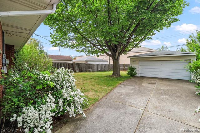 15435 Bainbridge Street, Livonia, MI 48154
