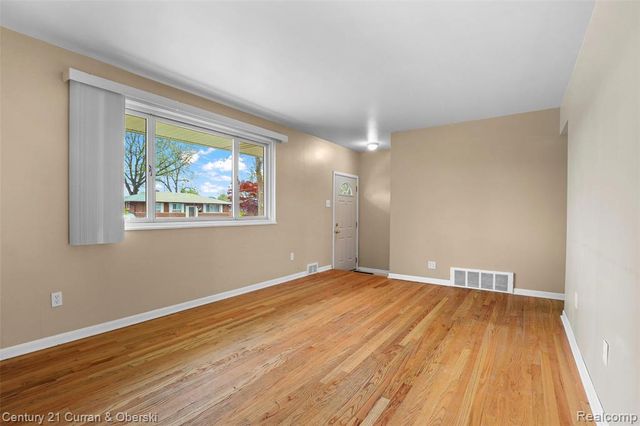15435 Bainbridge Street, Livonia, MI 48154