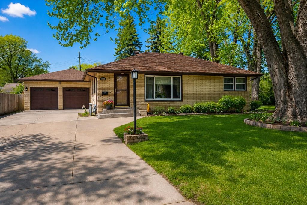 3632 Roosevelt Street NE, Saint Anthony, MN 55418 — photo 2