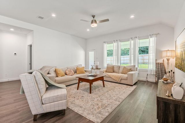 560 Newcomb Hollow Drive, Conroe, TX 77304