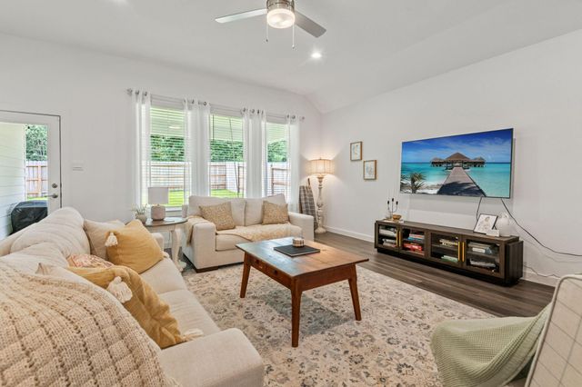 560 Newcomb Hollow Drive, Conroe, TX 77304