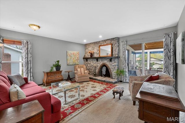 2 Silveroak Court, Manchester, MO 63021