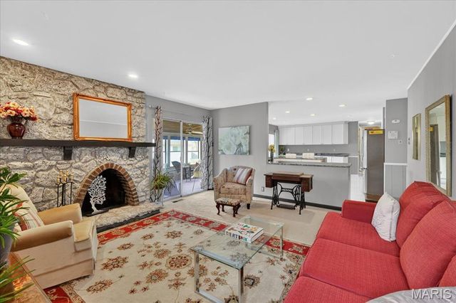 2 Silveroak Court, Manchester, MO 63021