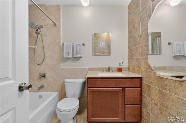 2 Silveroak Court, Manchester, MO 63021