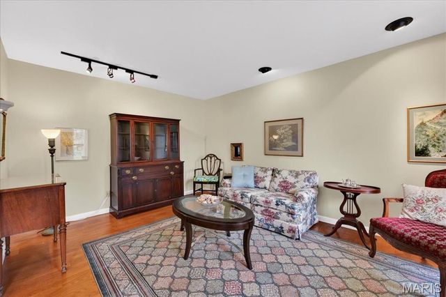 2 Silveroak Court, Manchester, MO 63021