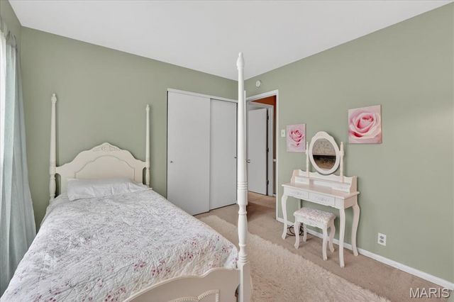 2 Silveroak Court, Manchester, MO 63021