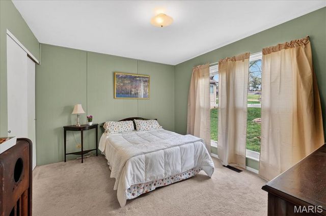 2 Silveroak Court, Manchester, MO 63021