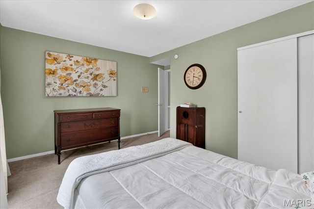 2 Silveroak Court, Manchester, MO 63021