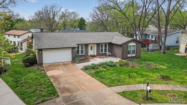 2 Silveroak Court, Manchester, MO 63021