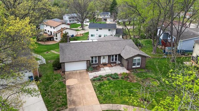 2 Silveroak Court, Manchester, MO 63021