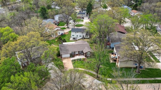 2 Silveroak Court, Manchester, MO 63021