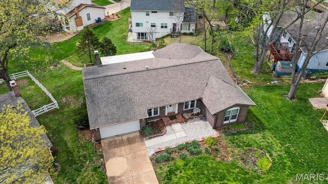 2 Silveroak Court, Manchester, MO 63021