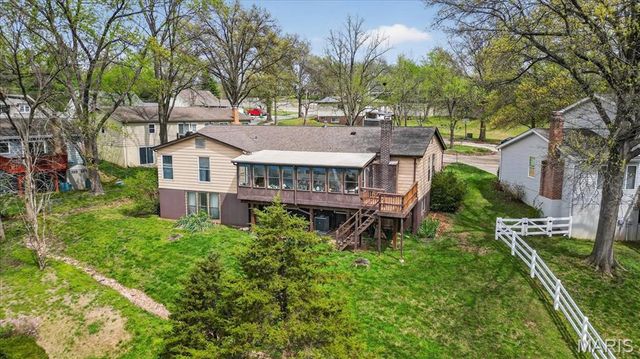 2 Silveroak Court, Manchester, MO 63021