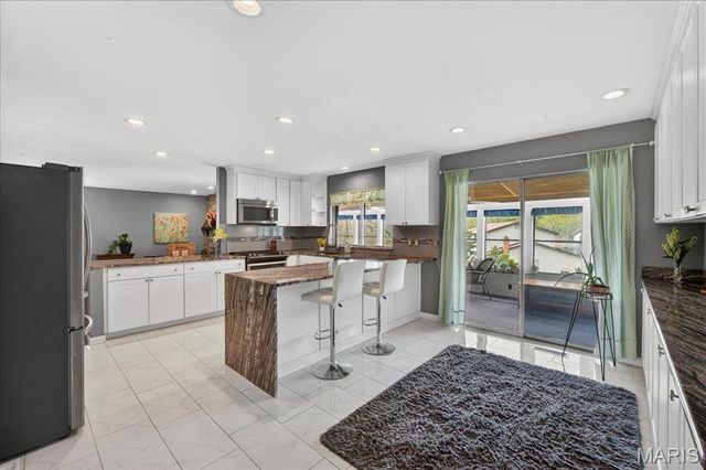 2 Silveroak Court, Manchester, MO 63021