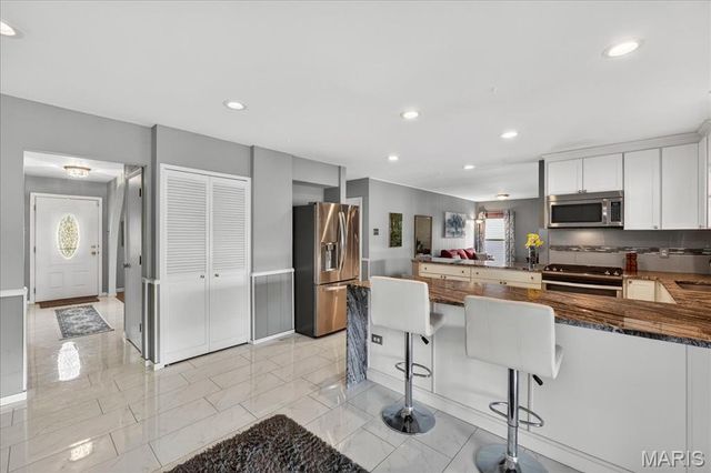 2 Silveroak Court, Manchester, MO 63021