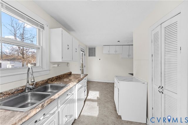 544 Roslyn Ave, Colonial Heights, VA 23834