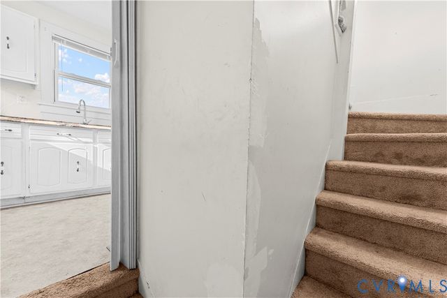 544 Roslyn Ave, Colonial Heights, VA 23834