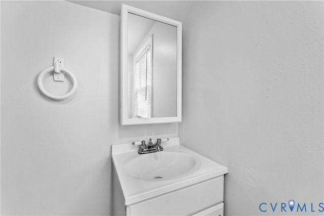 544 Roslyn Ave, Colonial Heights, VA 23834