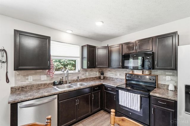 1022 Golden Oak Drive, Hamilton, OH 45013