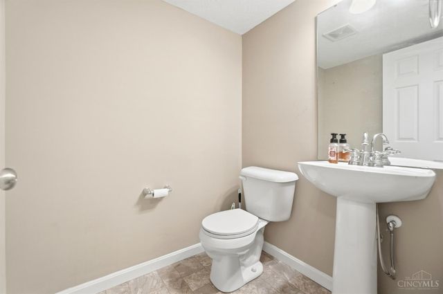1022 Golden Oak Drive, Hamilton, OH 45013