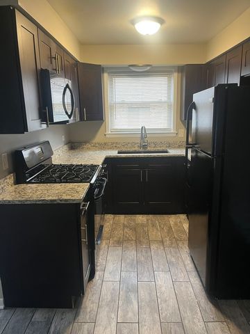 8139 W 83rd Place 1E, Justice, IL 60458