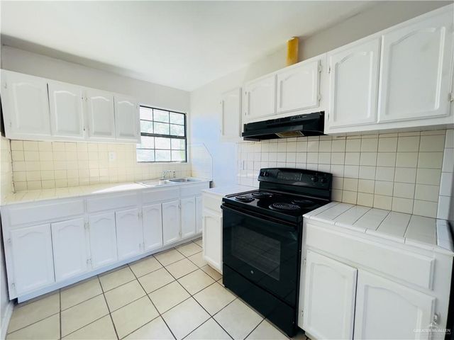 3105 N Hoehn Road, Edinburg, TX 78541