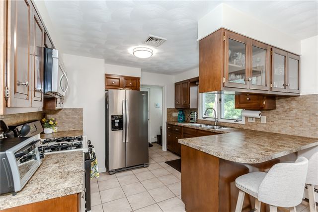 14 Brookfarm Road, North Providence, RI 02904