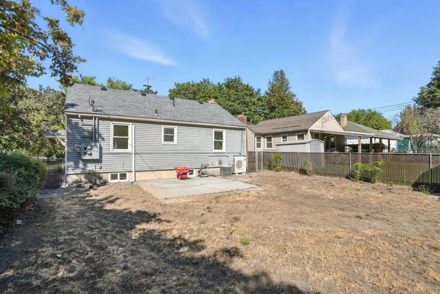 4302 N Cedar St, Spokane, WA 99205
