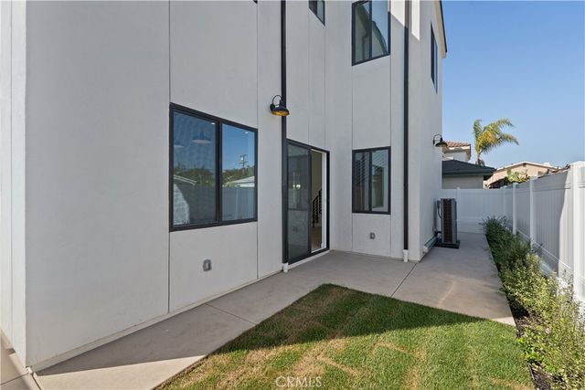 15634 Sombra Avenue B, Lawndale, CA 90260