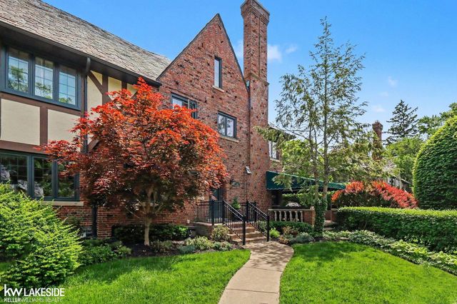 286 Rivard Boulevard, Grosse Pointe, MI 48230