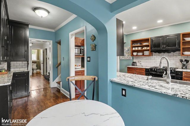 286 Rivard Boulevard, Grosse Pointe, MI 48230