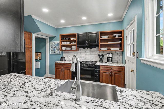 286 Rivard Boulevard, Grosse Pointe, MI 48230