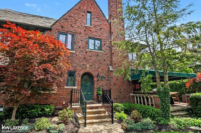 286 Rivard Boulevard, Grosse Pointe, MI 48230