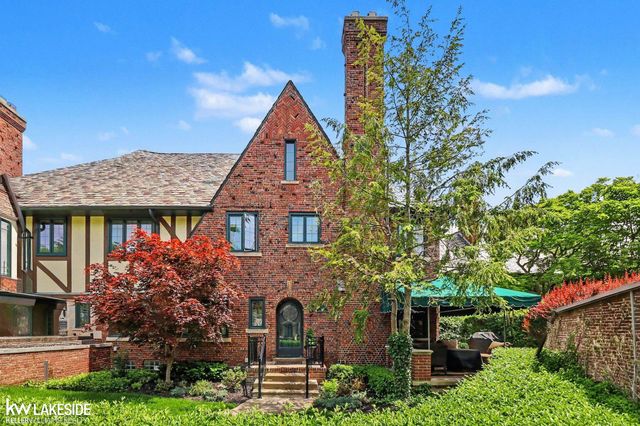 286 Rivard Boulevard, Grosse Pointe, MI 48230