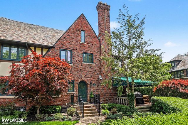 286 Rivard Boulevard, Grosse Pointe, MI 48230
