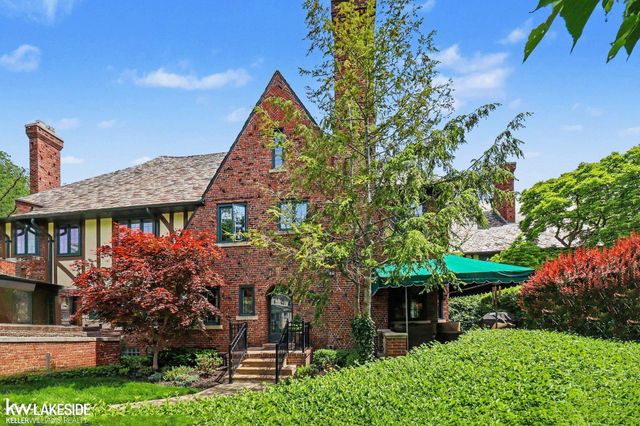 286 Rivard Boulevard, Grosse Pointe, MI 48230