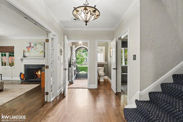 286 Rivard Boulevard, Grosse Pointe, MI 48230