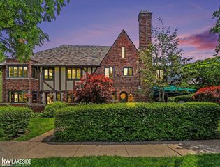 286 Rivard Boulevard, Grosse Pointe, MI 48230