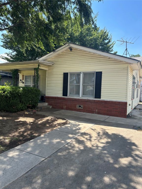 829 Yale Street, River Oaks, TX 76114