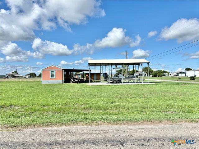 101 N 13th Street, Seadrift, TX 77983