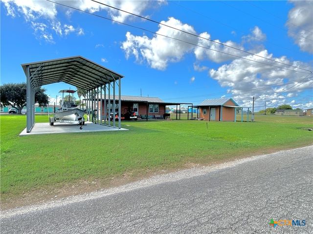 101 N 13th Street, Seadrift, TX 77983
