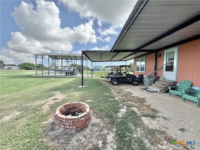 101 N 13th Street, Seadrift, TX 77983